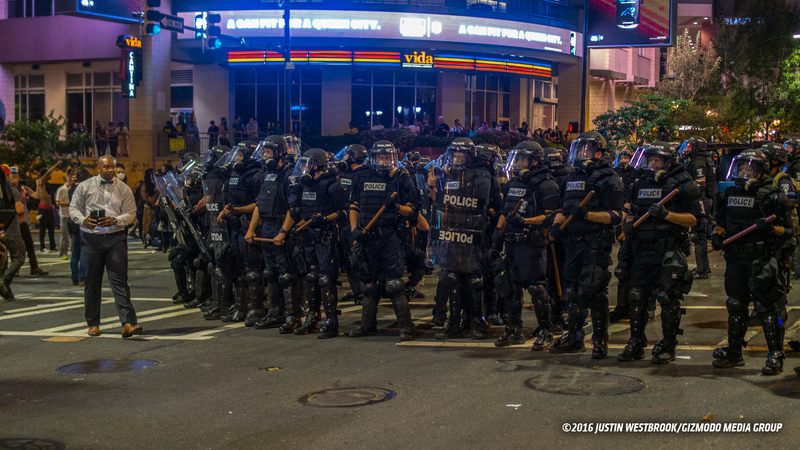 Illustration for article titled A Night Of Tear Gas And Chaos In Charlotte
